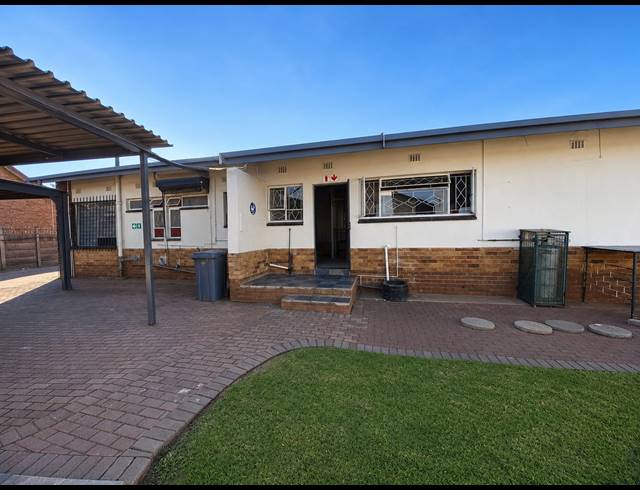 14 BEDROOM HOUSE FOR SALE IN VANDERBIJLPARK SE 7